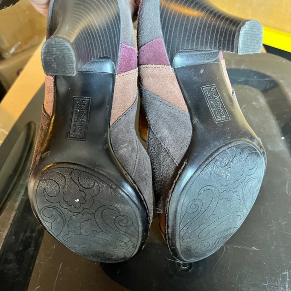 Multi color suede low pump. - Picture 4 of 4